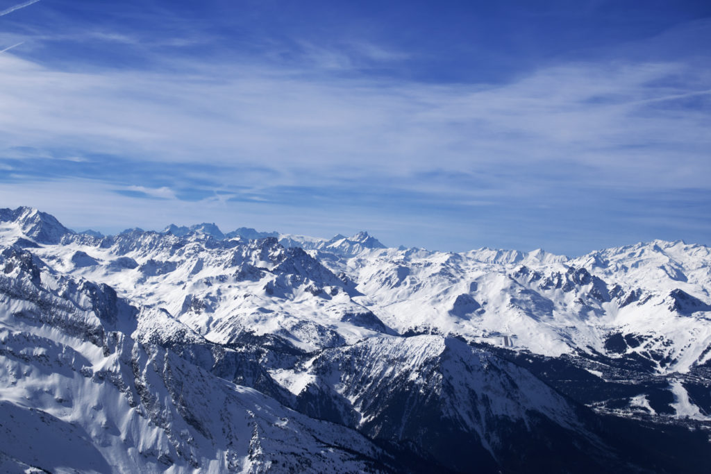 Montagne enneigée dans les Alpes